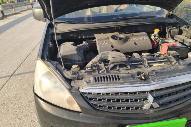 Used Mitsubishi Zinger 2011 2.0L Manual Classic Trim Engine Bay Right