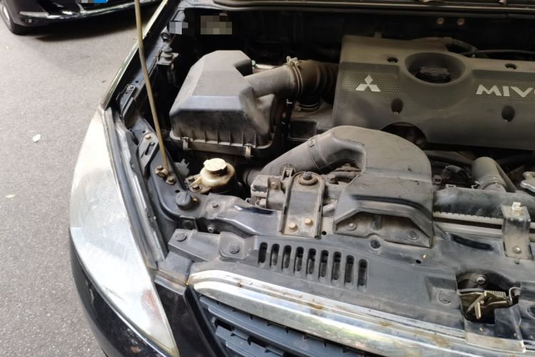 Used Mitsubishi Zinger 2011 2.0L Manual Transmission Luxury Version Engine Bay Right