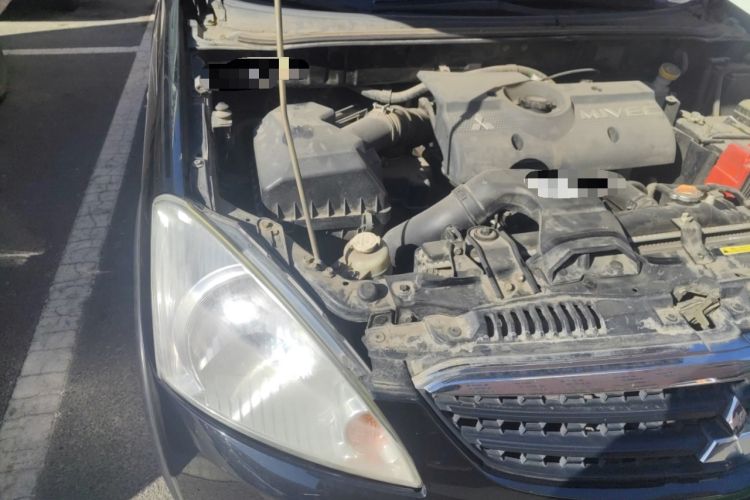 Used Mitsubishi Zinger 2011 2.0L Manual Transmission Luxury Version Engine Bay Right