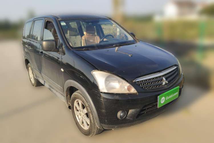 Used Mitsubishi Zinger 2011 2.0L Manual Classic Trim Front Right 45 Deg