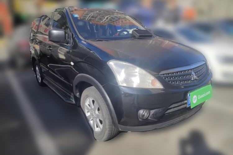 Used Mitsubishi Zinger 2011 2.0L Manual Transmission Luxury Version Front Right 45 Deg