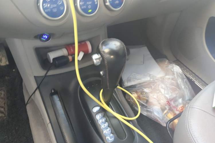 Used Mitsubishi Zinger 2011 2.0L Automatic-Transmission Flagship Version Gear Lever