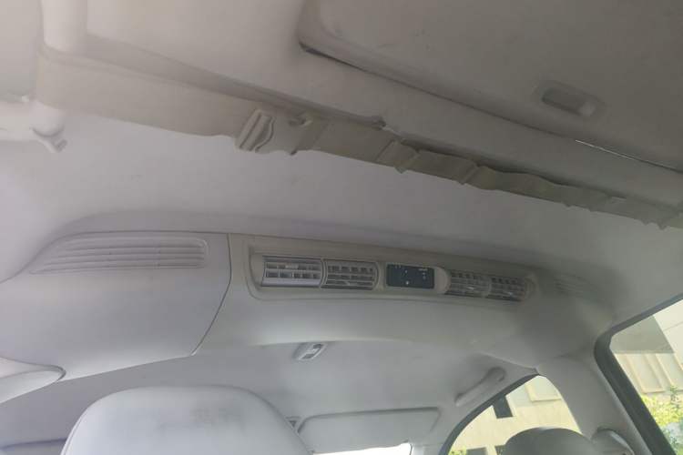 Used Mitsubishi Zinger 2011 2.0L Automatic-Transmission Flagship Version Headliner