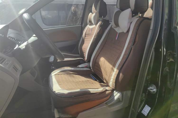 Used Mitsubishi Zinger 2011 2.0L Manual Transmission Luxury Version Left Front Seat