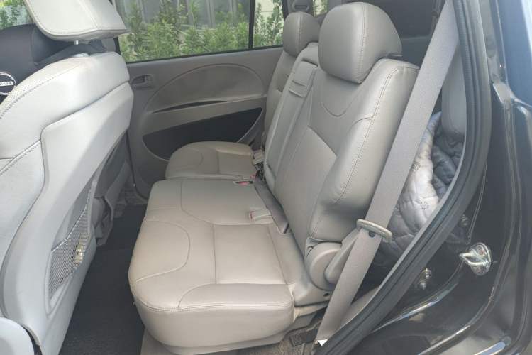 Used Mitsubishi Zinger 2011 2.0L Automatic-Transmission Flagship Version Left Rear Seat