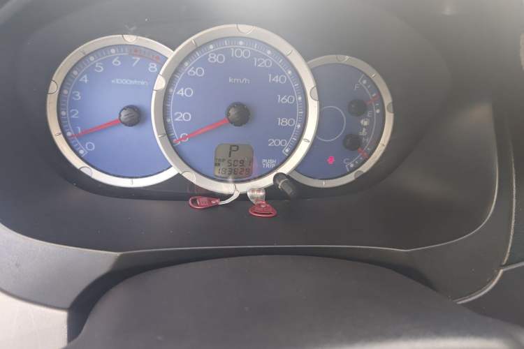 Used Mitsubishi Zinger 2011 2.0L Automatic-Transmission Flagship Version Odometer Close Up