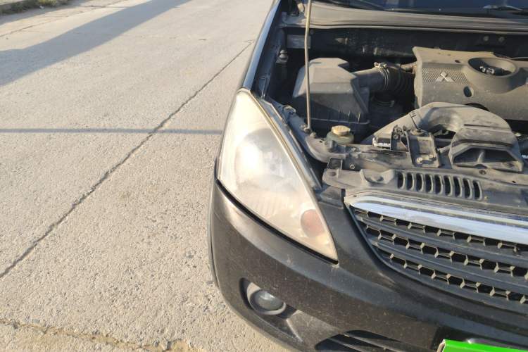 Used Mitsubishi Zinger 2011 2.0L Manual Classic Trim Right Front Headlight
