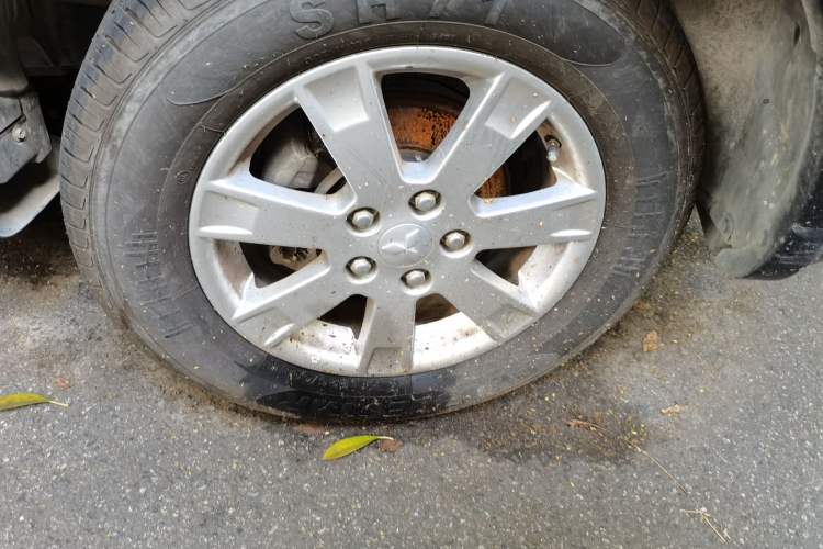 Used Mitsubishi Zinger 2011 2.0L Manual Transmission Luxury Version Right Front Wheel Hub