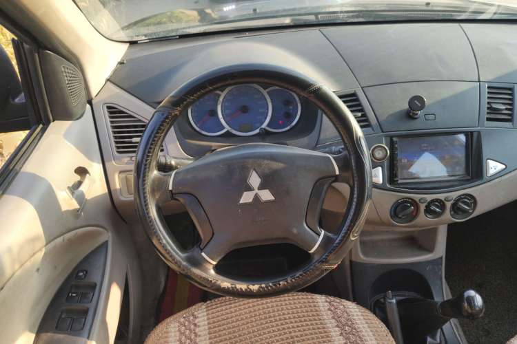 Used Mitsubishi Zinger 2011 2.0L Manual Classic Trim Steering Wheel