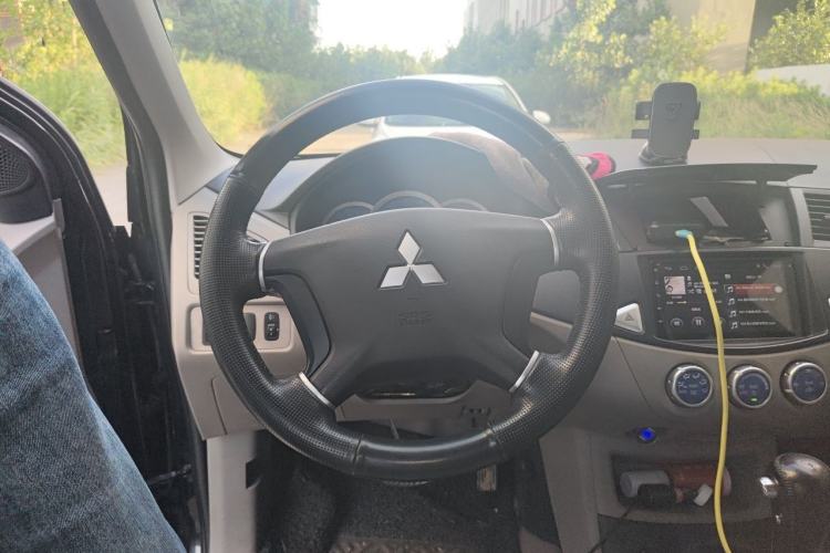 Used Mitsubishi Zinger 2011 2.0L Automatic-Transmission Flagship Version Steering Wheel
