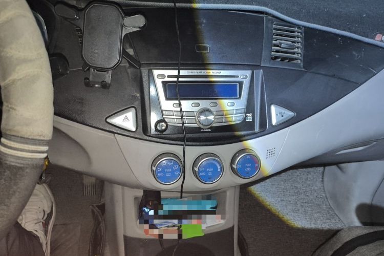 Used Mitsubishi Zinger 2011 2.0L Manual Transmission Luxury Version Audio And AC Panel