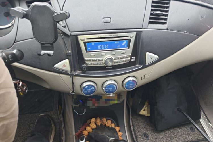 Used Mitsubishi Zinger 2011 2.0L Manual Transmission Luxury Version Audio And AC Panel