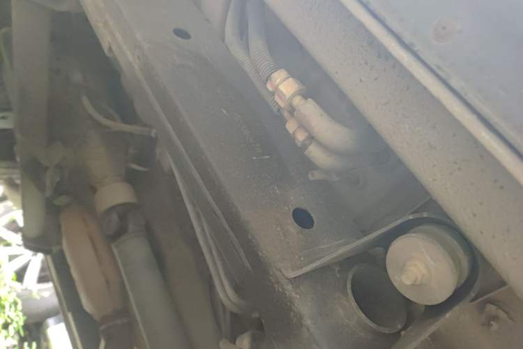 Used Mitsubishi Zinger 2011 2.0L Automatic Luxury Version Chassis Front Left