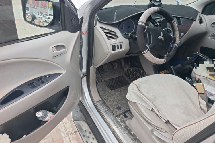 Used Mitsubishi Zinger 2011 2.0L Manual Transmission Luxury Version Driver Seat