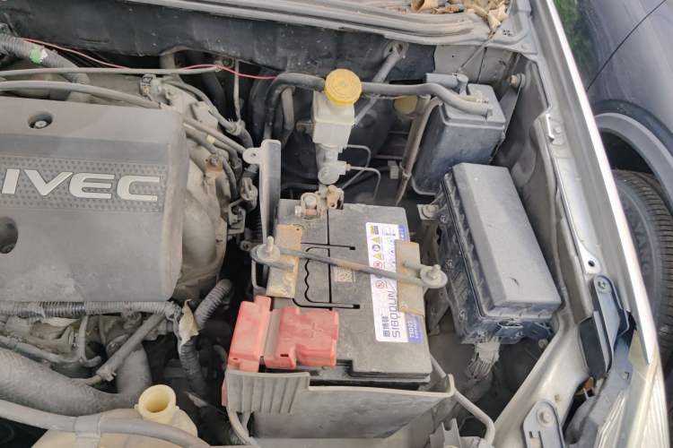 Used Mitsubishi Zinger 2011 2.0L Automatic Luxury Version Engine Bay Left