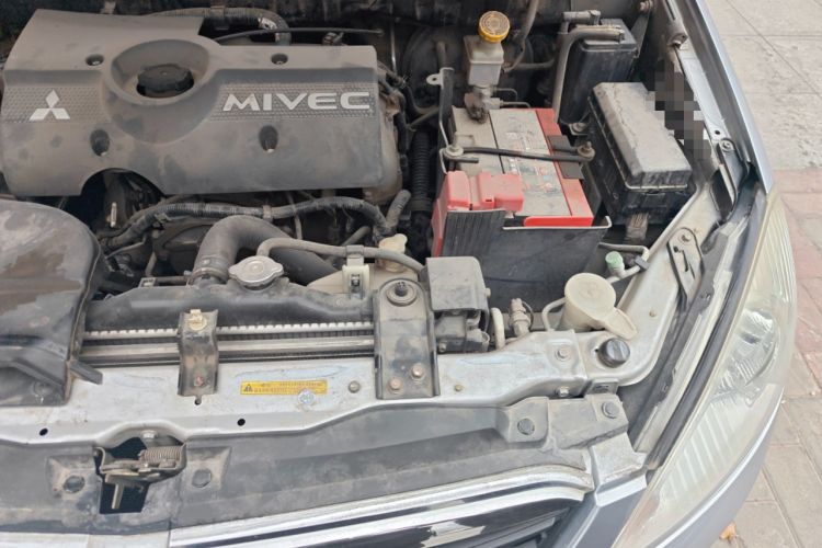 Used Mitsubishi Zinger 2011 2.0L Manual Transmission Luxury Version Engine Bay Left