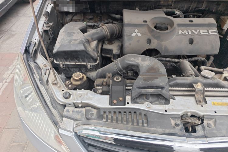 Used Mitsubishi Zinger 2011 2.0L Manual Transmission Luxury Version Engine Bay Right