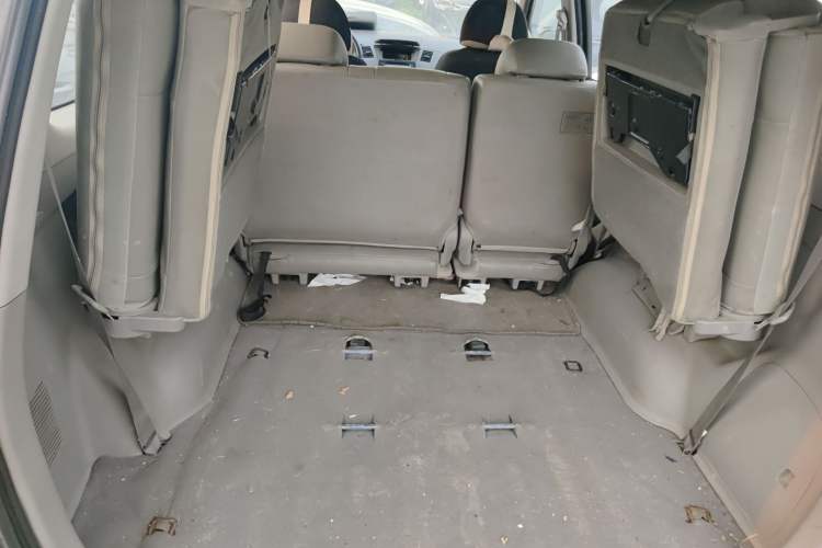 Used Mitsubishi Zinger 2011 2.0L Automatic Luxury Version Trunk