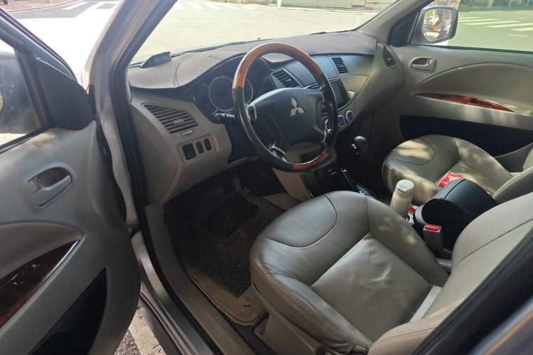 Used Mitsubishi Zinger 2011 2.0L Automatic Luxury Version Driver Seat