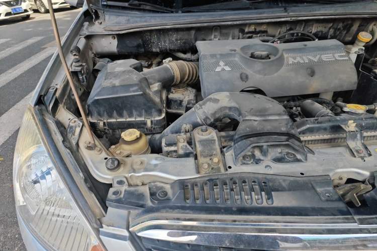 Used Mitsubishi Zinger 2011 2.0L Automatic Luxury Version Engine Bay Right
