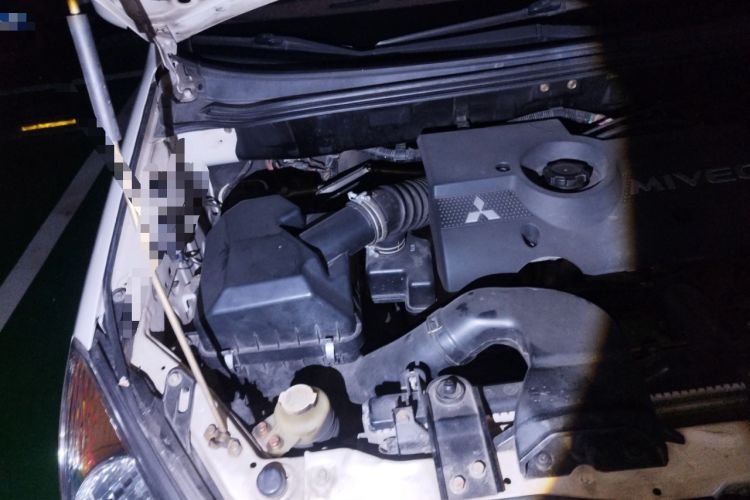 Used Mitsubishi Zinger 2011 2.0L Automatic Luxury Version Engine Bay Right