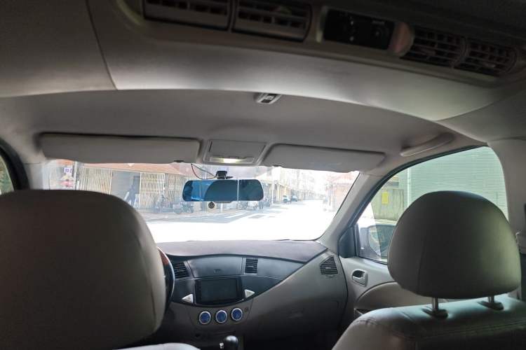 Used Mitsubishi Zinger 2011 2.0L Automatic Luxury Version Headliner