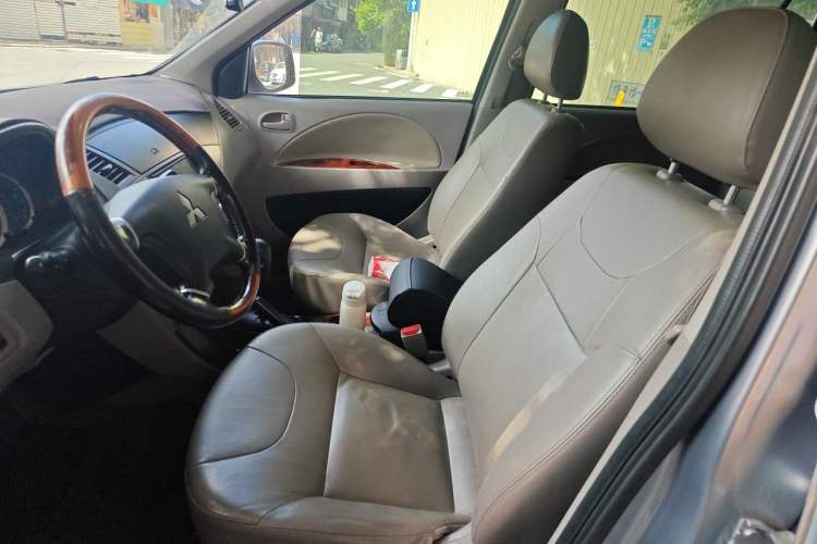 Used Mitsubishi Zinger 2011 2.0L Automatic Luxury Version Left Front Seat