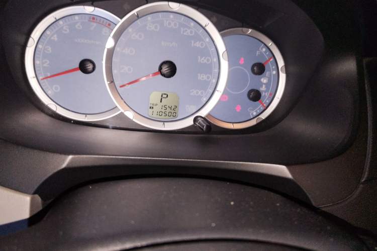 Used Mitsubishi Zinger 2011 2.0L Automatic Luxury Version Odometer Close Up