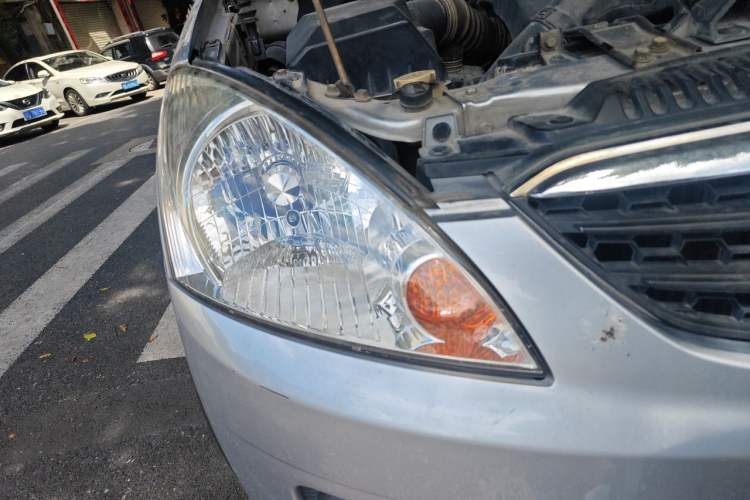 Used Mitsubishi Zinger 2011 2.0L Automatic Luxury Version Right Front Headlight