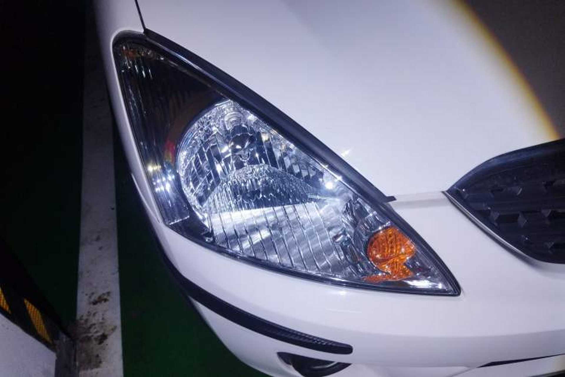Used Mitsubishi Zinger 2011 2.0L Automatic Luxury Version Right Front Headlight