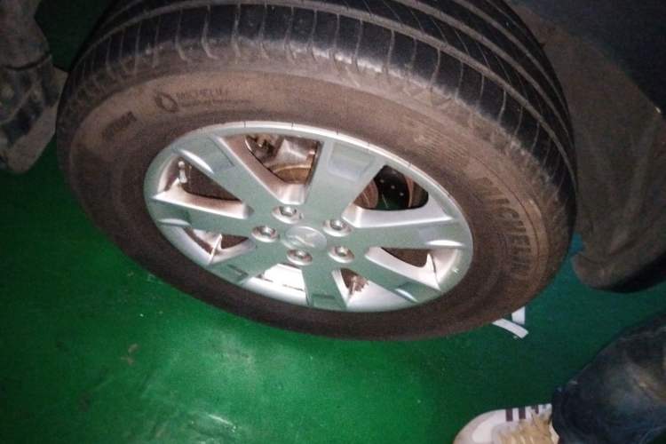 Used Mitsubishi Zinger 2011 2.0L Automatic Luxury Version Right Front Wheel Hub