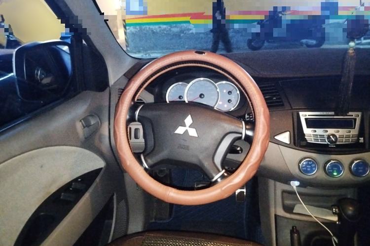 Used Mitsubishi Zinger 2011 2.0L Automatic Luxury Version Steering Wheel