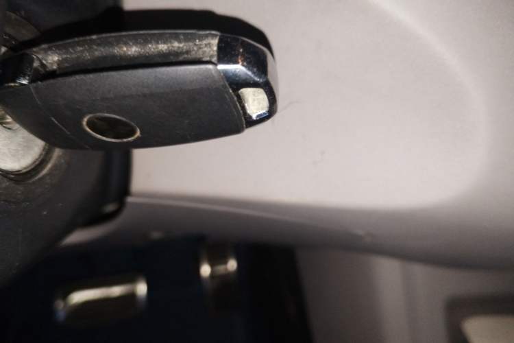 Used Mitsubishi Zinger 2011 2.0L Automatic Luxury Version Vehicle Key