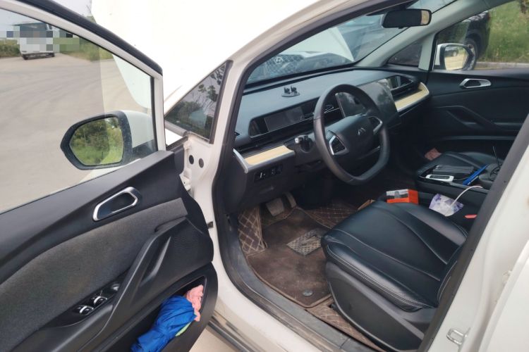 Used Morden Modern in 2022 610 km Fashion Edition Driver Seat