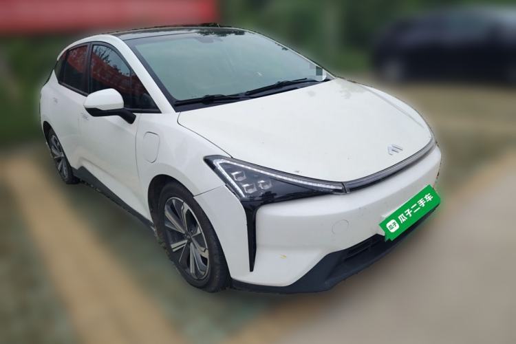 Used Morden Modern in 2022 610 km Fashion Edition Front Right 45 Deg