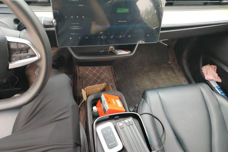 Used Morden Modern in 2022 610 km Fashion Edition Gear Lever