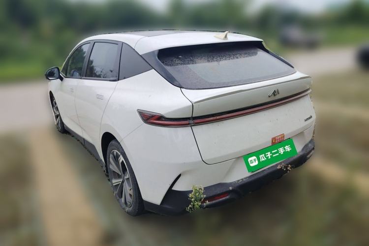 Used Morden Modern in 2022 610 km Fashion Edition Rear Left 45 Deg