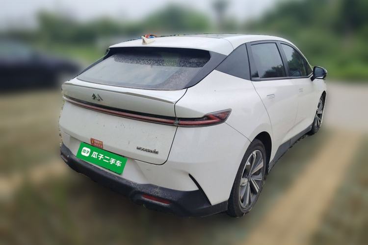 Used Morden Modern in 2022 610 km Fashion Edition Rear Right 45 Deg