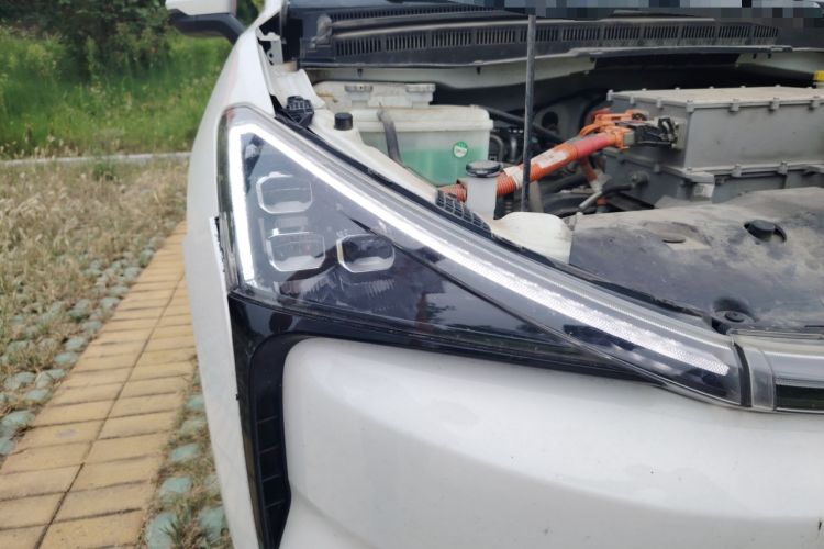 Used Morden Modern in 2022 610 km Fashion Edition Right Front Headlight
