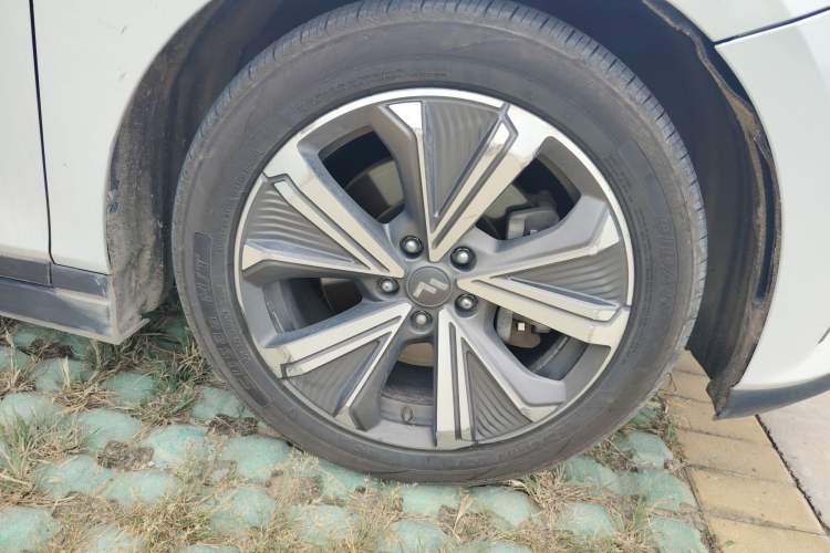 Used Morden Modern in 2022 610 km Fashion Edition Right Front Wheel Hub