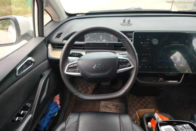 Used Morden Modern in 2022 610 km Fashion Edition Steering Wheel
