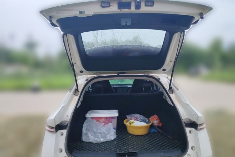 Used Morden Modern in 2022 610 km Fashion Edition Trunk