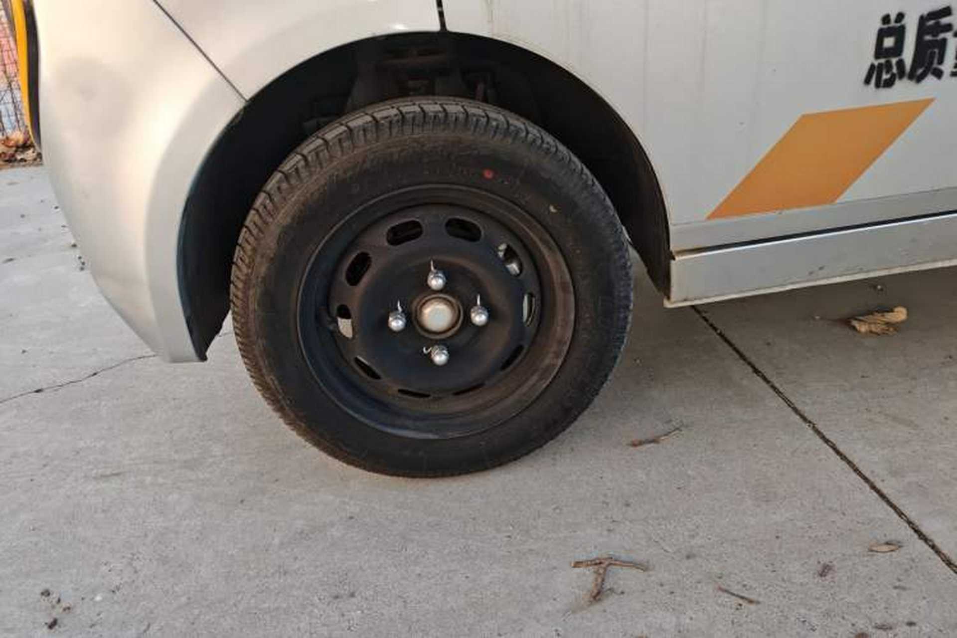 Used Neomor D01 2023 Van – Comfort Version Left Front Wheel Hub
