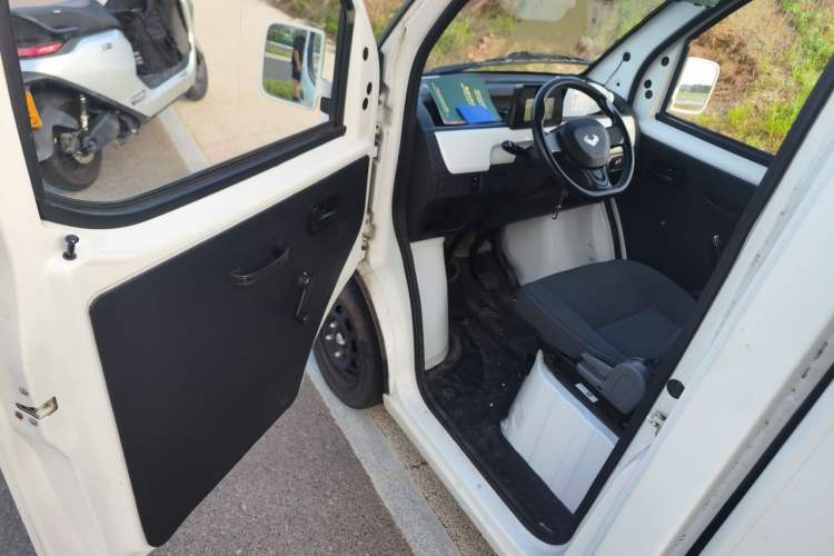 Used Neomor D01 2023 Van Standard Version Driver Seat