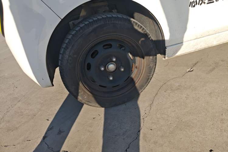 Used Neomor D01 2023 Van Standard Version Left Front Wheel Hub
