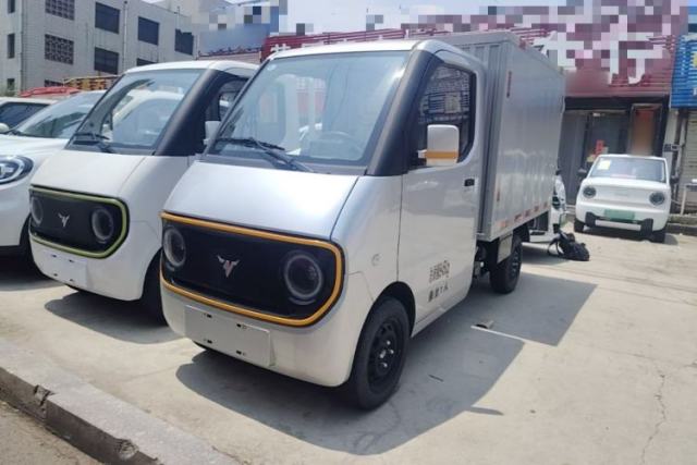 Używany Neomor D02 2023 120km Van Comfort Version