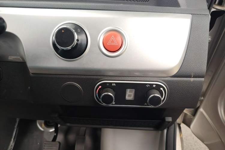 Used Neomor D02 2023 120km Van Comfort Version Audio And AC Panel