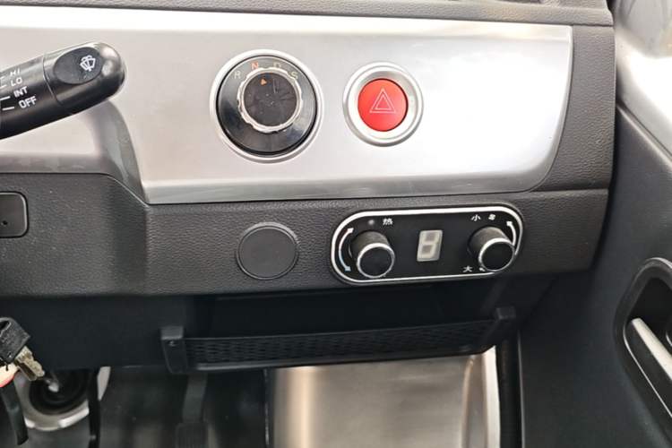 Used Neomor D02 2023 120km Van Comfort Version Audio And AC Panel