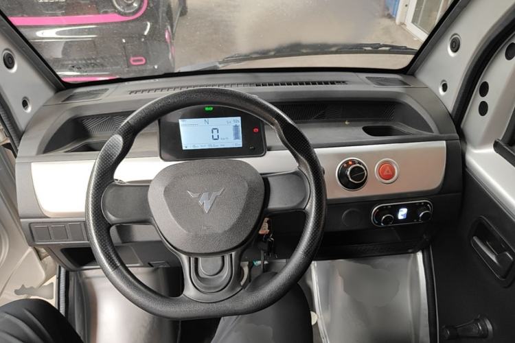 Used Neomor D02 2023 120km Flatbed Comfort Version Center Console