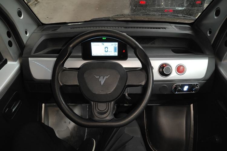 Used Neomor D02 2023 120km Van Comfort Version Center Console
